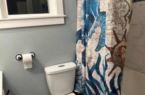 Fanny Bay Cottage | Secondary private 1 bdrm/1 bath suite in Fanny Bay