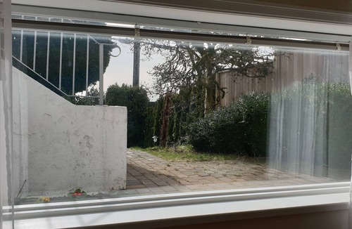 Hollyburn House | Self Contained Spacious Guest Space w/Separate Entrance in West Vancouver