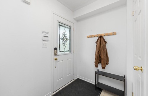 Downsview House | Semi-Private Townhouse - 3 Bedrooms, 4 beds, Free Parking, Wifi, Netflix, - Hosted by Matthew