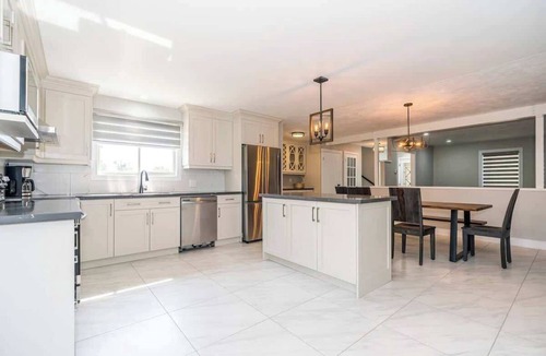 Georgina House | Serene 4BR house w/Hot tub, Lake, Billiards & BBQ