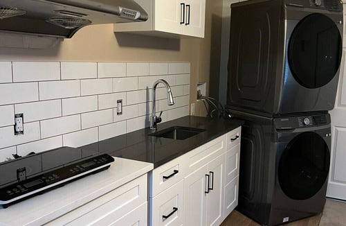 Lower Sumas Mountain Apartment | Serene Mountain‑View Retreat in a Quiet, Well‑Located Neighborhood