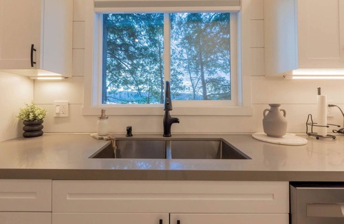 Lake of Bays Cabin | Serene Waterfront Cabin in the Woods | 4-Season Escape w/WiFi, Kayaks & Firepit