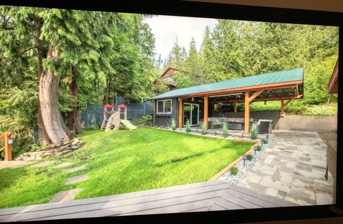 North Okanagan House | Serenity LakeHouse on Mabel Lake - Hot tub & 105 feet of beach