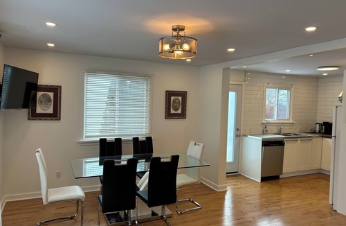 Historic Old Town House | SerenityCharm oldtown by Shaw theatre&queen st. 5min Walk, on Castlereagh,hottub