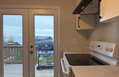 Brechin Cottage | Shallow Sandy Lakefront Cottage - Hot Tub, Sauna & Tiki Hut