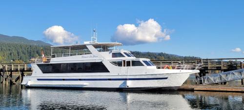 Central Boat Rental | Shangri-la Cheer