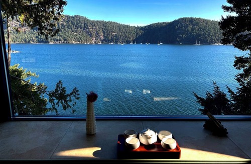 Pender Island Apartment | Shangrila Luxury Waterfront Panorama Suite | Oceanfront Seating & Beach Access