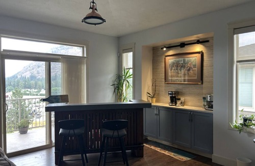Central Okanagan House | Shannon Ridge Mountain View Home