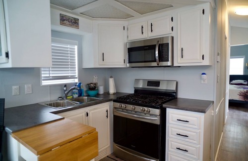 Sherkston Cottage | Sherkston Shores Sunset Cottage | 1 Min Beach