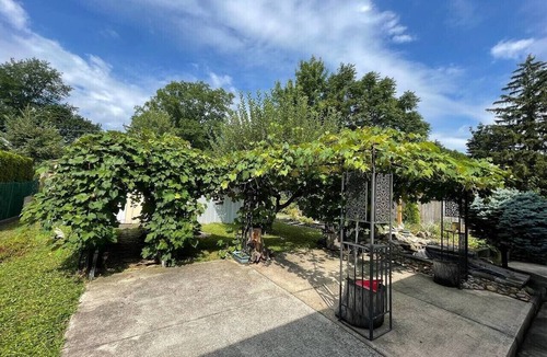 Niagara Falls Apartment | Short walk to the falls 2room luxury free parking