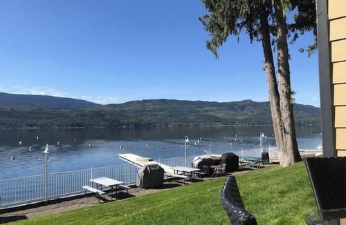 Anglemont Condo | Shuswap Lakefront 🏖️nWeekly rental - Saturday 3pm to Saturday 12pm nNO pets