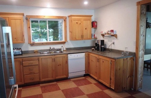 Crystal Beach Cottage | Six bedroom cottage with stunning view of lake
