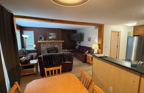 East Kootenay Condo | Ski-in Condo Townhouse @Fernie Alpine Resort brand new Hot Tub summer 2026 & BBQ