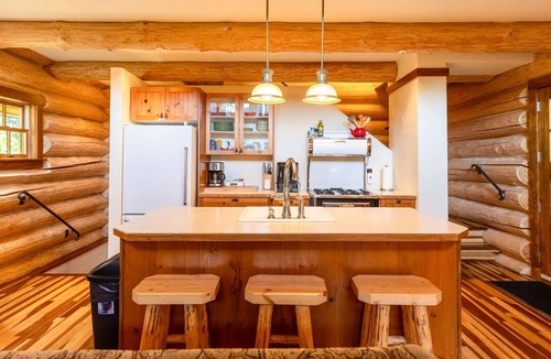 Fernie Ski Chalet | Ski In & Out Right from your Private Hot Tub