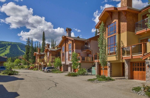 Sun Peaks House | Ski-in/Ski-out, Family Friendly Trails Edge 15 Townhome with Hot Tub/BBQ
