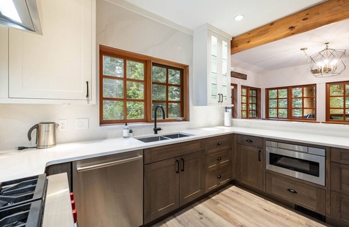 Nordic Estates Apartment | Ski in/Ski out | Private hot tub | BBQ | Parking