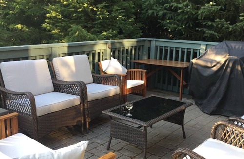 Upper Village House | Ski in Ski Out - Private Hot Tub - 3 BR - Large deck - BBQ - Parking