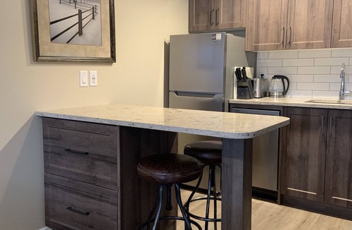 Sun Peaks Apartment | Ski-in|Ski-out, Studio, Sleeps 2, Full kitchen, Snow Creek Village, Sun Peaks