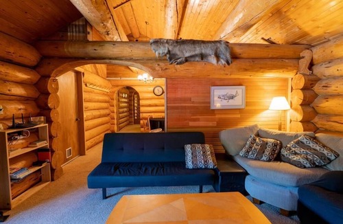 Hemlock Valley Condo | Ski village penthouse w/hot tub & sauna, Hemlock Valley
