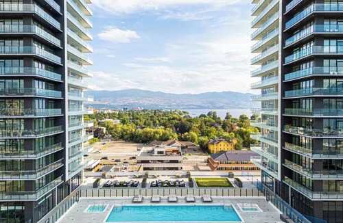 Downtown Kelowna Apartment | Skyfall 3 Bed 1 Den Lakeview Amenity Rich 30 Floor