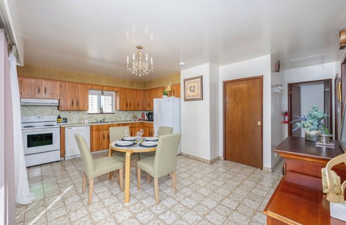 Grandview-Woodland House | Skytrain/10 mins to DT/full kithcen/Free Parking/Huge Balcony