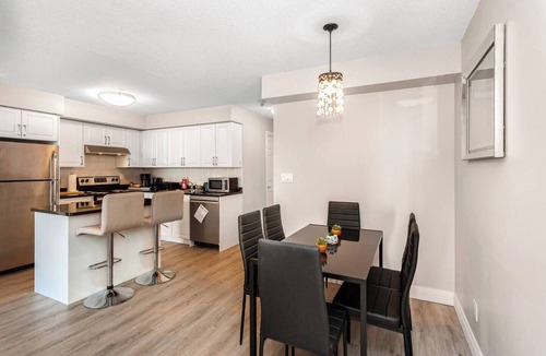 Downtown Mississauga Condo | SkyView 2+1 Condo|Stunning Views|Steps to SQ1 Mall