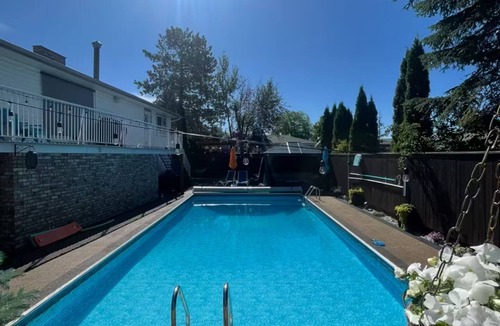 Prince George House | Sleep Inn Coziness & Comfort - Hot Tub and Heated Outdoor Pool