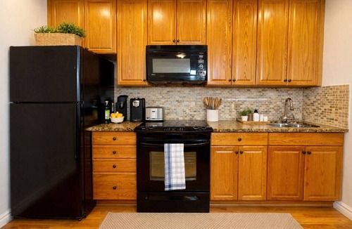 Brampton House | Sleeps 20 · Three Private Living Spaces · Heated Pool & Gazebo Lounge · EV Charging