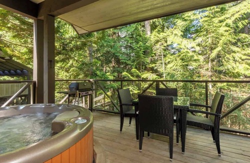 Upper Village Condo | Slopeside retreat w/hot tub & garage