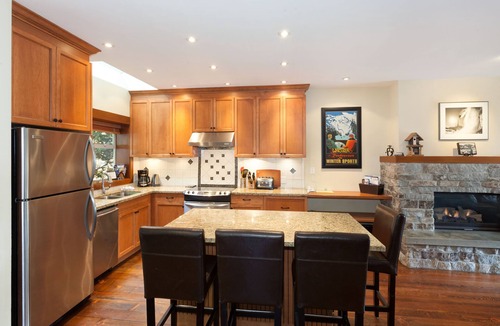 Upper Village Hotel | Snowy Creek Unit #17- Ski In Ski Out Access, Private Soaker Tub, Walk to Village