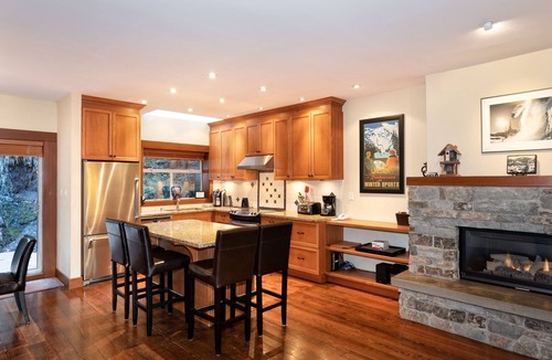 Upper Village Hotel | Snowy Creek Unit #17- Ski In Ski Out Access, Private Soaker Tub, Walk to Village