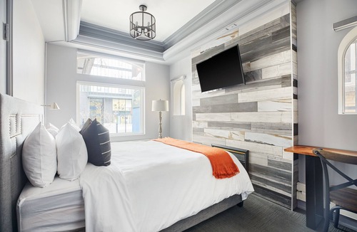 Church and Wellesley Apartment | Sonder The Wellesley | Superior Queen Room