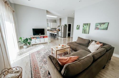 Otter Point Villa | Sooke BnB Otter Point Getaway - Relax & Recharge in Nature, Private 7min to Sooke