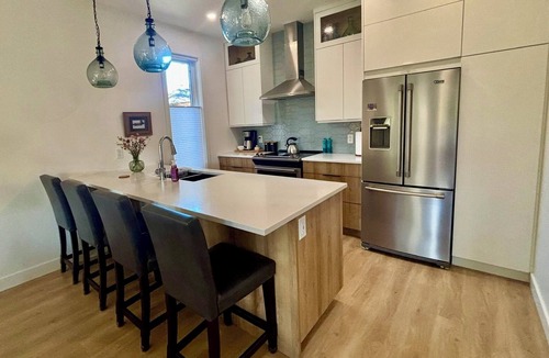 South Central House | South Pandosy Bungalow Close to Kelowna General Hospital