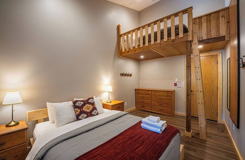 Revelstoke Cabin | Spacious 17-Guest Stay – Families or Teams - Ski, Bike, Golf or Tournament