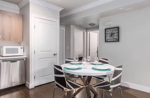Grand Boulevard House | Spacious 2 BDRM Suite-steps to park and transit!