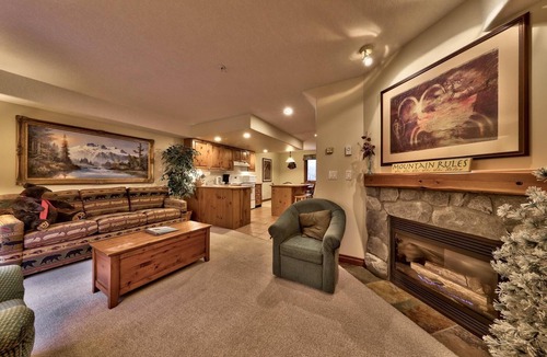 Sun Peaks House | Spacious 2 bedroom townhouse with easy access to nearby runs and lift, short walk to village