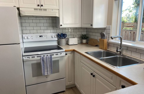 Victoria House | Spacious 2 BR Suite, Family Friendly, near Colwood Waterfront, Royal Roads Univ