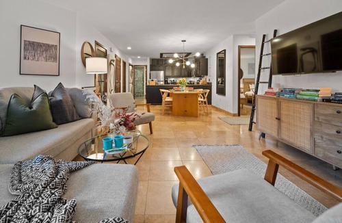 Blackcomb Villa | Spacious 2B/5 Min to Gondola,Free Pk,Wood Fire plc