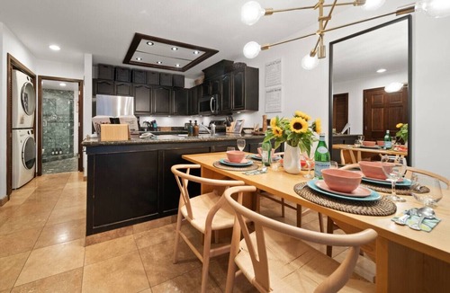 Blackcomb Villa | Spacious 2B/5 Min to Gondola,Free Pk,Wood Fire plc