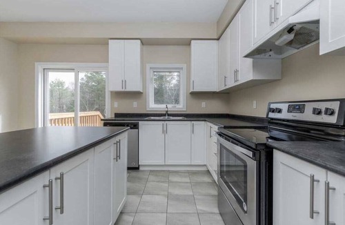 Essa House | Spacious 3-4 Bdrm New Town Home