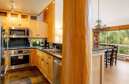 Blackcomb House | Spacious 3.5BR Retreat | Golf Course Views | Walk to Lakes & Trails | Managed By Aloha Whistler