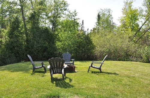 Turkey Point Cottage | Spacious 3 Bedroom Cabin by the lake Sleeps 6