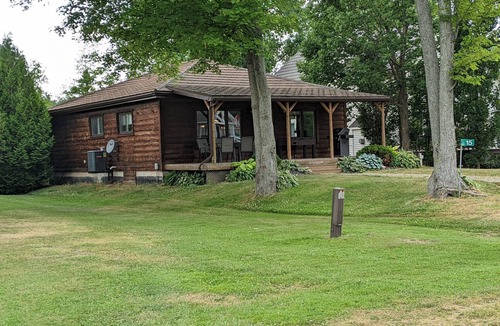 Turkey Point Cottage | Spacious 3 Bedroom Cabin by the lake Sleeps 6