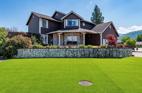 Sardis House | Spacious 3-bedroom home with beautiful gardens