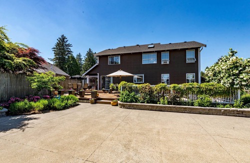 Sardis House | Spacious 3-bedroom home with beautiful gardens