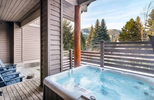 Nicklaus North House | Spacious 3-Level 4BR | Private Hot Tub & Garage