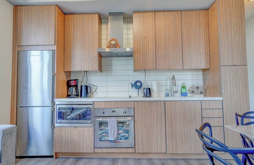 Wellington Place Condo | Spacious 3BR/2BA Parking | Entertainment District | Steps to Nightlife & Dining