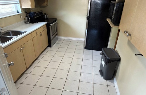 Killarney House | Spacious 3BR East Van Stay | Sleeps 6