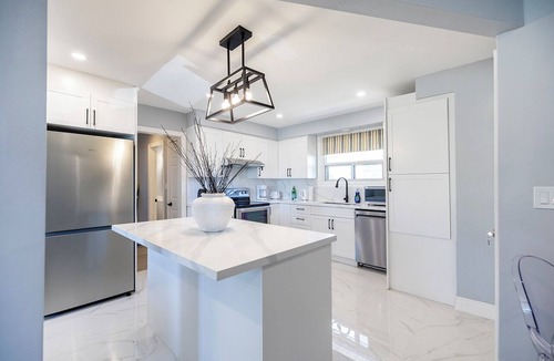 Lakeview House | Spacious 3BR Family Stay Hwy 401